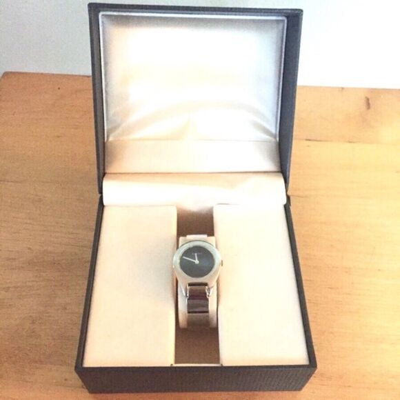 GUCCI Women’s Vintage 6700L Stainless Steel Buckle Watch Silver Black